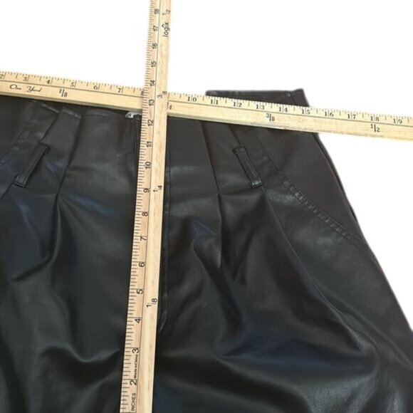 Madden NYC Womens Black Faux Leather Pleated High-Waisted Shorts Size L - Picture 7 of 9
